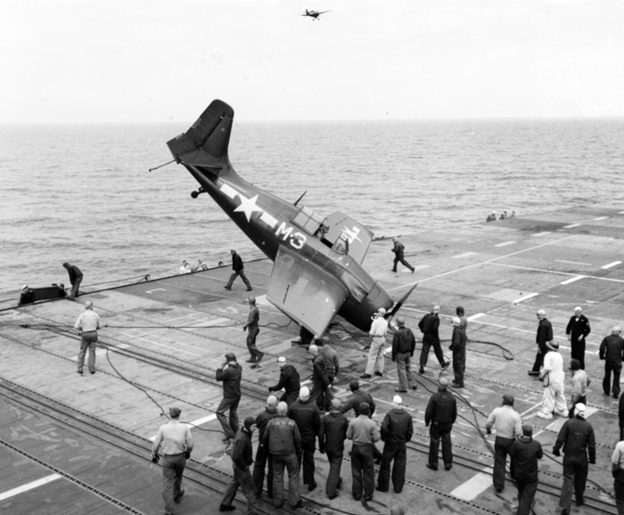     .    FM-2 Wildcat   USS Sable,  1945 