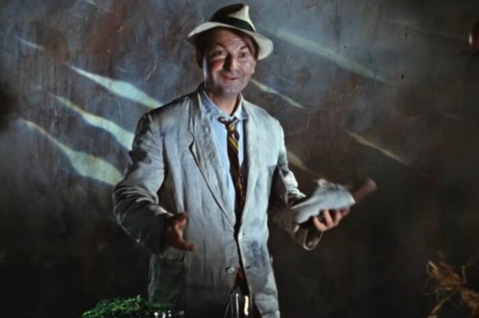 - Чей туфля? Моё. Спасибо