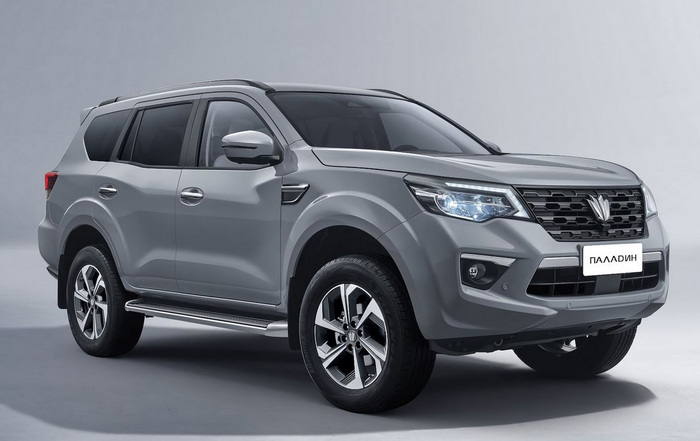 Фирма Sinomach Automobile решила назвать внедорожник Oting для российского рынка «Паладин». Цитируя «Википедию», Палади́н (букв. «дворцовый») — название высших придворных, военных и гражданских чинов при дворе римских и византийских императоров.