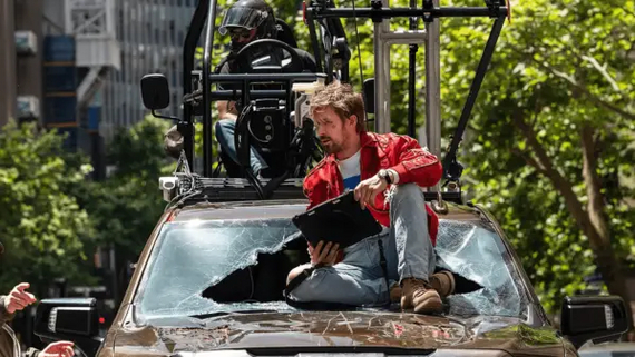 Как отмечает Дэвид Литч, все начиналось как нуар, они собирались сделать что-то вроде LA Noire (здесь я немного не понял, на что отсылка — к поджанру кинематографа или одноименной к игре).