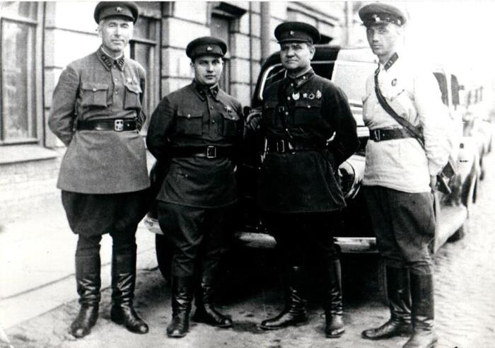        .  : .. , . , .. , .. .  1942 .