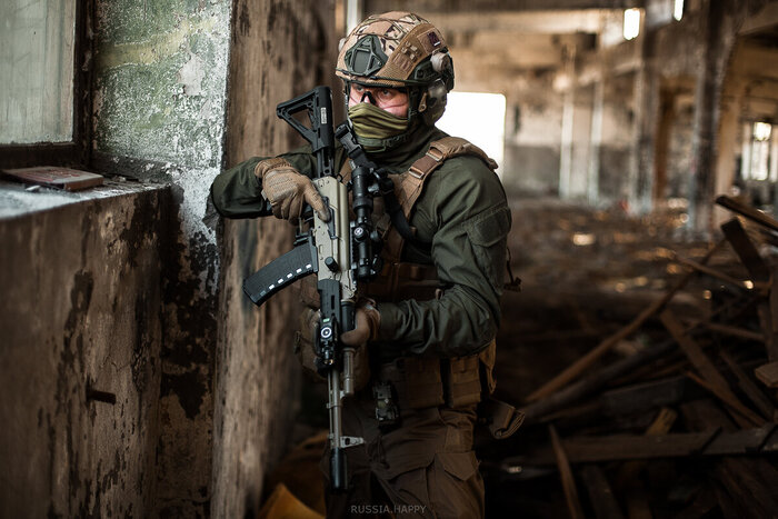 Законопослушный гражданин Российской Федерации с карабином Сайга МК 5,45.