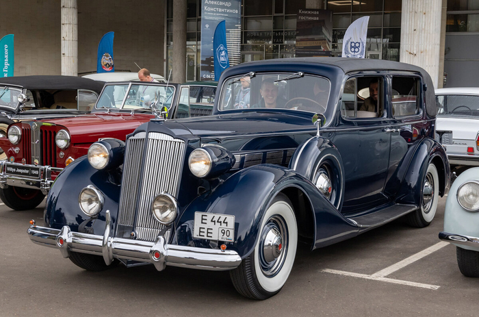 Самым «взрослым» автомобилем ралли оказался Packard Super Eight 1937 года выпуска. В 20–30-х годах прошлого века Packard был одним из лидеров рынка роскошных автомобилей.