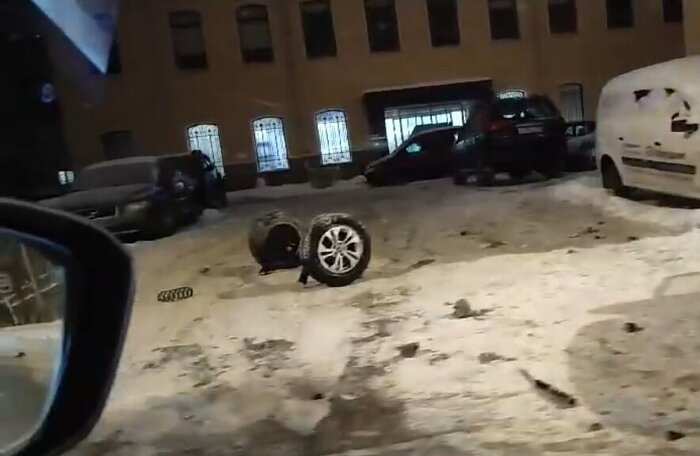 Подвеска Chery Tiggo 4 Pro на прогулке по Петербургу.