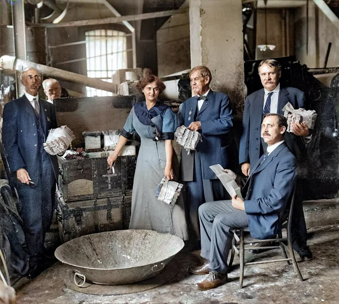 Уникальные исторические кадры из Европы и США, которые перенесут вас в прошлое. 20 раскрашенных фотографий Старое фото, Историческое фото, Колоризация, Фотография, Европа, США, 19 век, 20 век, Англия, Нидерланды (Голландия), Франция, Длиннопост