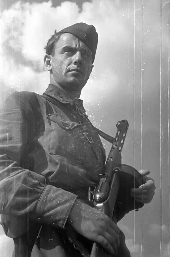      .  1939  1945           c .  - 