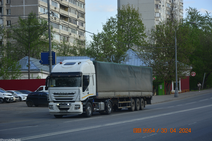Фуры в черте города не такое частое явление..