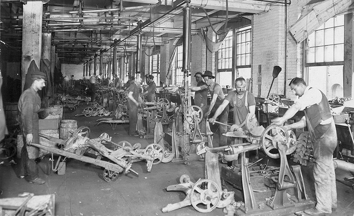 Сборка жаток на фабрике McCormick Works.