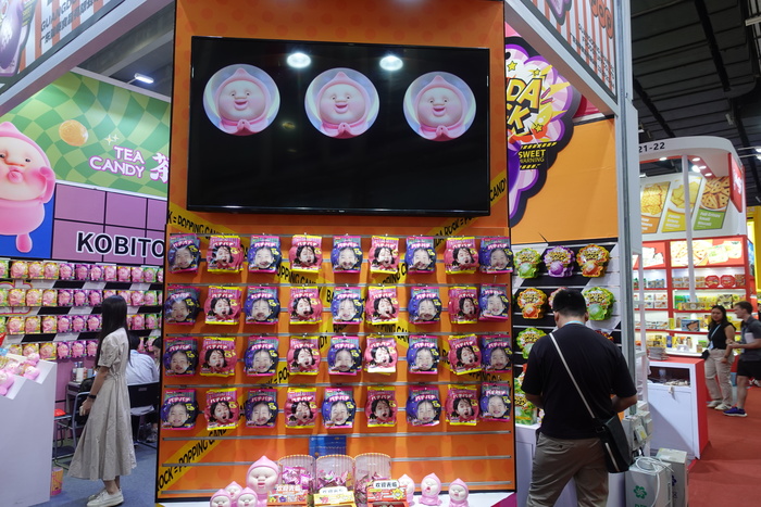 Странные конфеты с веселым дизайном.