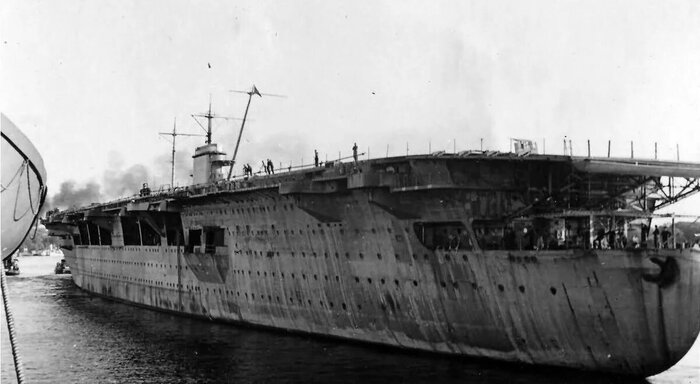 Единственный, так и недостроенный немецкий авианосец "Граф Цеппелин".