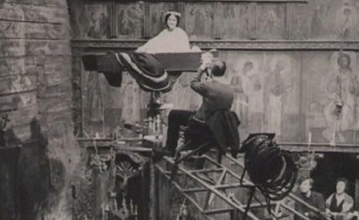 Гроб летит...