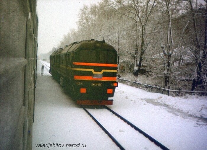 1988 год. <!--noindex--><a href="https://pikabu.ru/story/dpm1_grustnaya_istoriya_teplovoza_2m62u0011_11393945?u=https%3A%2F%2Frailgallery.ru%2Fphoto%2F179895%2F%3Fvid%3D2677&t=https%3A%2F%2Frailgallery.ru%2Fphoto%2F179895%2F%3Fvid%3D2677&h=622a09e6b2dabffec34e2fc842443a3d5d524581" title="https://railgallery.ru/photo/179895/?vid=2677" target="_blank" rel="nofollow noopener">https://railgallery.ru/photo/179895/?vid=2677</a><!--/noindex-->