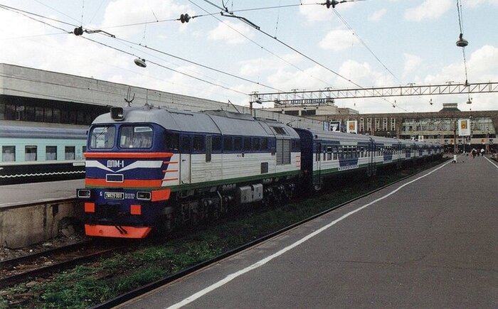 ДПМ1 с локомотивом 2М62У-0011. Источник: <!--noindex--><a href="https://pikabu.ru/story/dpm1_grustnaya_istoriya_teplovoza_2m62u0011_11393945?u=https%3A%2F%2Frailtrain.pro%2Fdpm1&t=https%3A%2F%2Frailtrain.pro%2Fdpm1&h=e9cf857f8fe4b03620d790fca533ad7cbe3cfabc" title="https://railtrain.pro/dpm1" target="_blank" rel="nofollow noopener">https://railtrain.pro/dpm1</a><!--/noindex-->