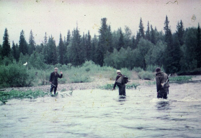 Через Ниолс переходили раза четыре. Не везде можно было пройти только по одному берегу.