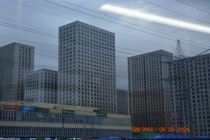 Всегда буду тихо возмущаться тому, чего отгрохали на месте строительного рынка...