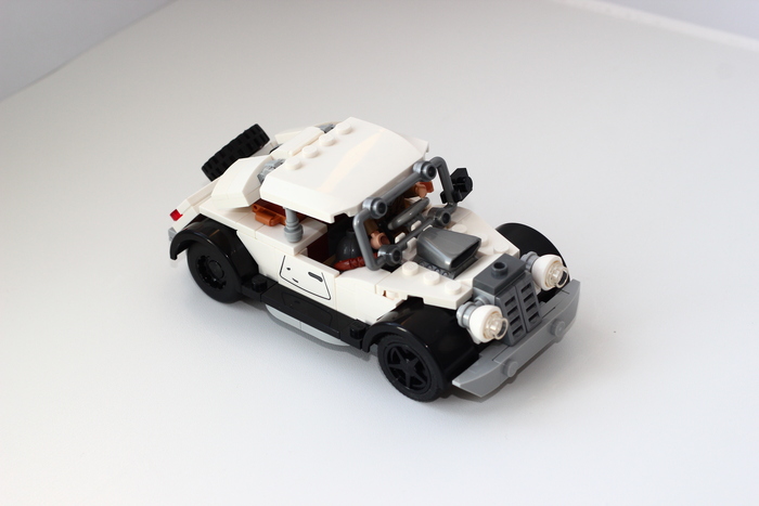 и еще зеркало же, а то с крышей оглядываться через плечо не так продуктивно)