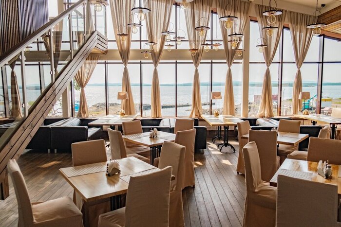 Уютно и вкусно, цены Московские. Меню не раздутое и направлено на изысканные блюда из рыбы, оленя и лося.