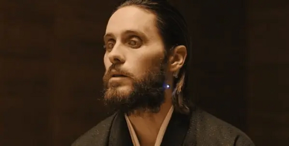 Джаред Лето тоже поклонник «Актерского метода», он носил линзы на съемках «Бегущего по лезвию 2049», в которых ничего не видел