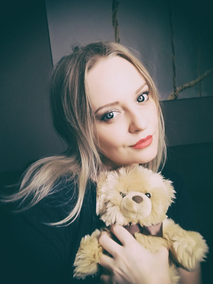 Тут без пупсика, но у мишки тоже есть история. У всего есть)