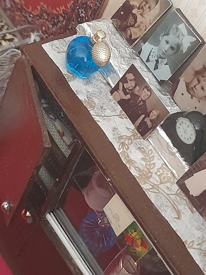 На полочках порядок.