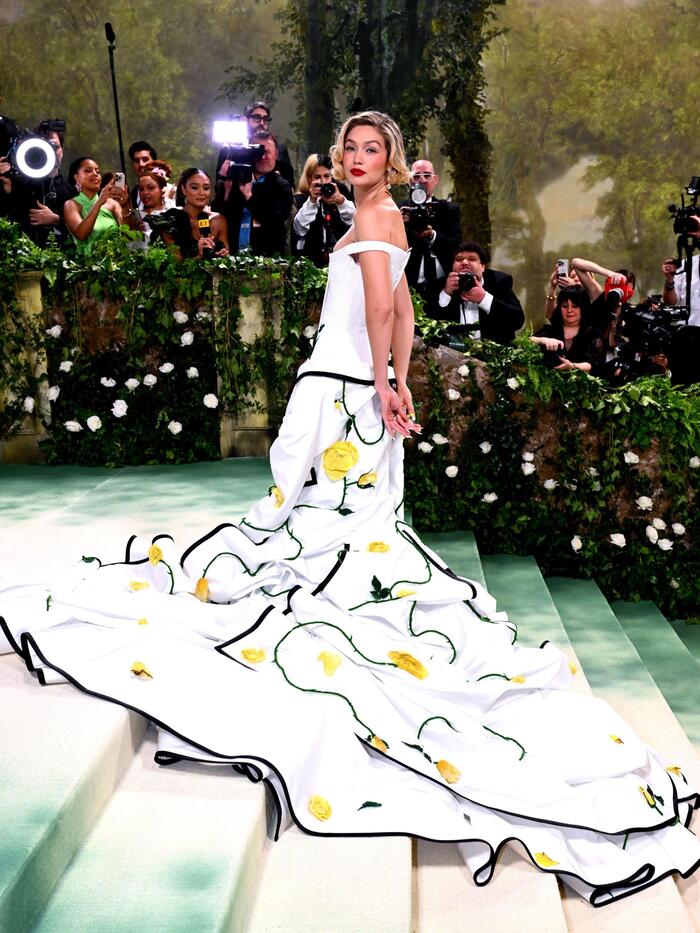 <!--noindex--><a href="https://pikabu.ru/story/met_gala_2024_obzor_trendov_kak_skazhutsya_v_brenddizayne_11405761?u=https%3A%2F%2Fwww.marieclaire.ru%2Fmoda%2Fmet-gala-2024-vse-modnye-obrazy-bala-instituta-kostyuma%2F&t=https%3A%2F%2Fwww.marieclaire.ru%2Fmoda%2Fmet-gala-2024-vse-modnye-obr...&h=4cde258dd0e117d6e6ca3701c7fee5148054ac87" title="https://www.marieclaire.ru/moda/met-gala-2024-vse-modnye-obrazy-bala-instituta-kostyuma/" target="_blank" rel="nofollow noopener">https://www.marieclaire.ru/moda/met-gala-2024-vse-modnye-obr...</a><!--/noindex-->