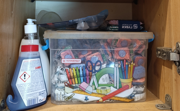 Покупаю и ссыпаю все в контейнер, 1 мойка = 1 таблетка.