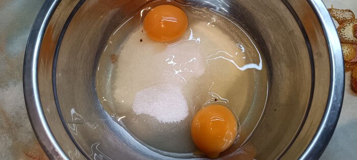 Яйцо отборное – 2 шт., Сахар – 100 г