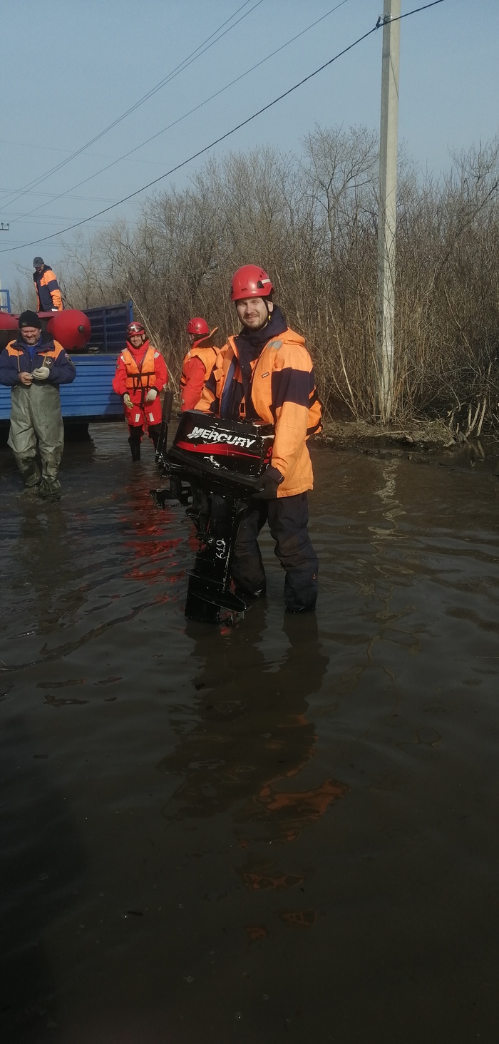 Это их оператор Алексей