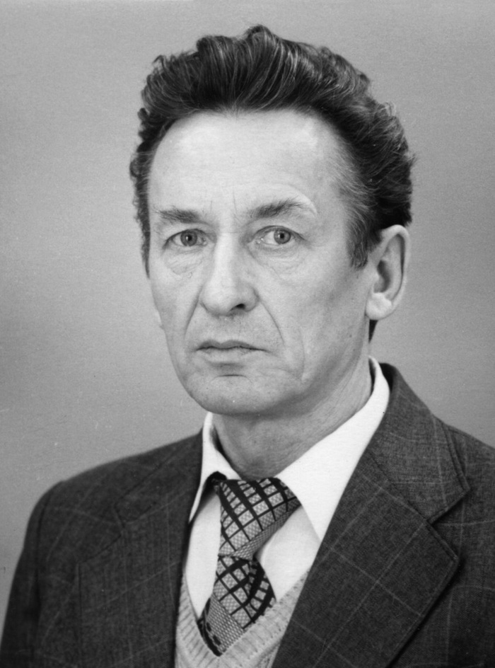    (19311994 .). C 1964  1989        .