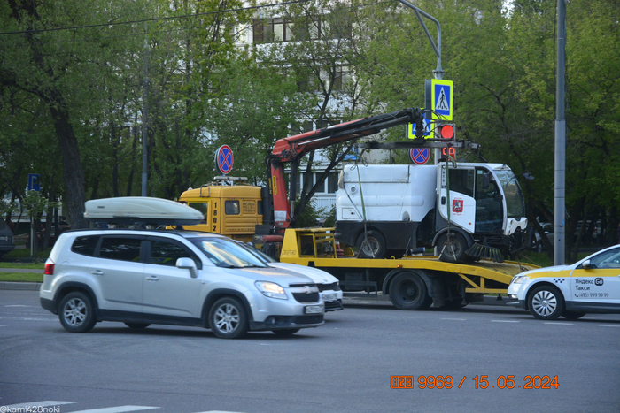 Тоже из разряда «никогда не видел»: обычно они работают, а не на эвакуаторах катаются...