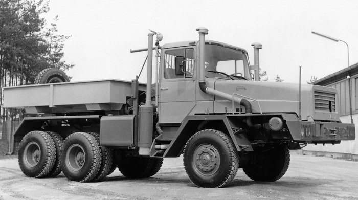 На балластном тягаче Faun HZ 34.30/41 стояла такая же кабина, как на «магирусах».