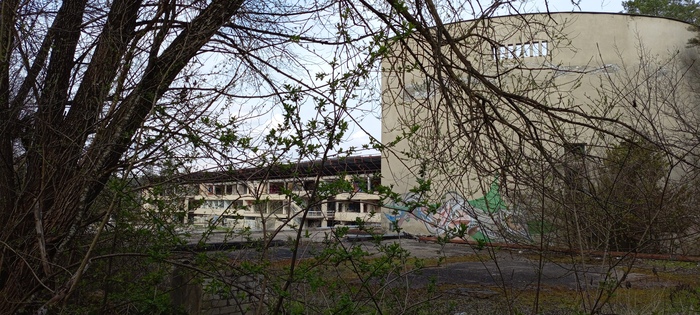 И застроят чем-то новым, т.к. расположен он близ парка очень удобно