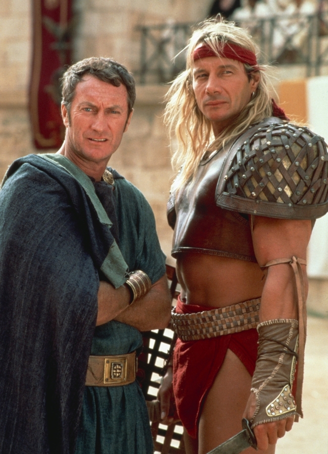 (Кстати, по мотивам серии Л. Дэвис сняли сериал в 1993-м году - «Эпоха вероломства». Глянуть что ли?)