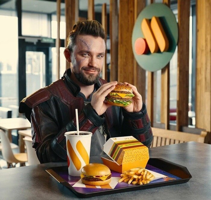 Единственный, кто хорошенько заработал на фильме, а ты не завидуй! Актер, между прочим, к Оскару стремится!