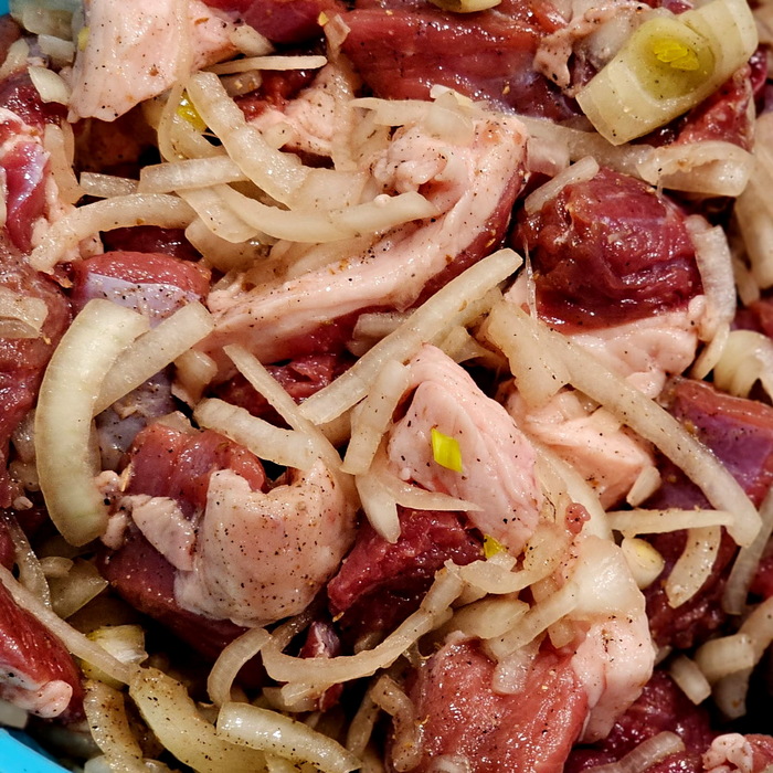 Мятый с луком кубический баран