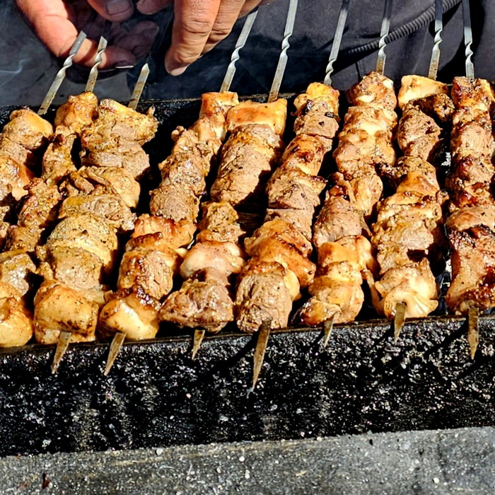 А тут пытаются сжечь мясо, которое пролежало в чашке сутки в холодильнике.