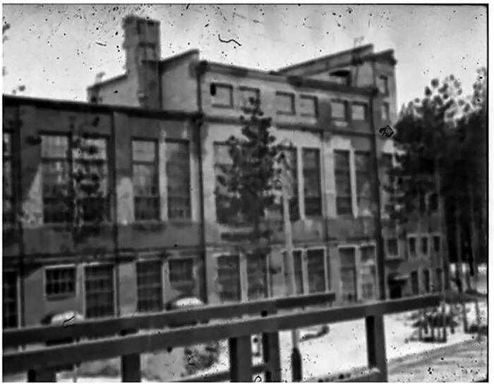 Казанский фотожелатиновый завод. Дробильный цех 1940 год.