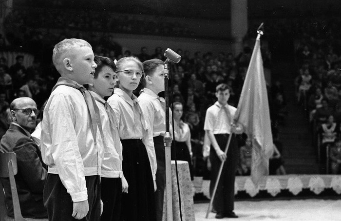 Празднование Дня пионерии и прием в пионеры в Московском цирке на Цветном бульваре, 1962