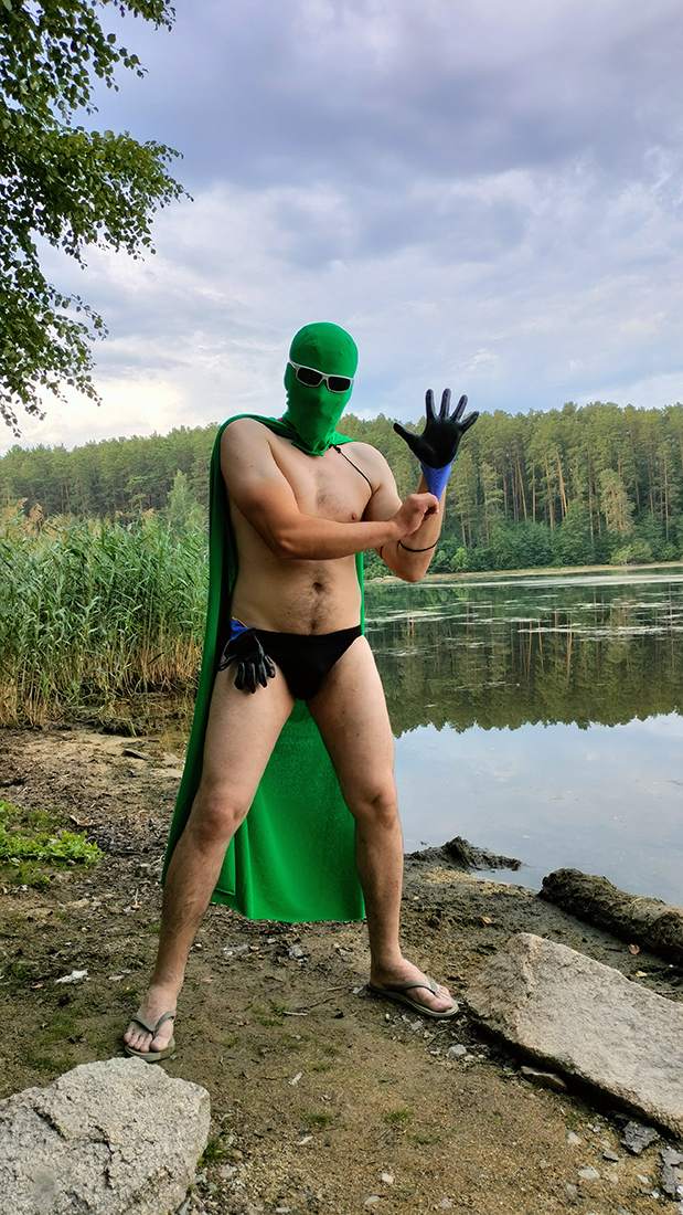 Ответ user6873868 в «Супергерой в маске очищает города от мусора»