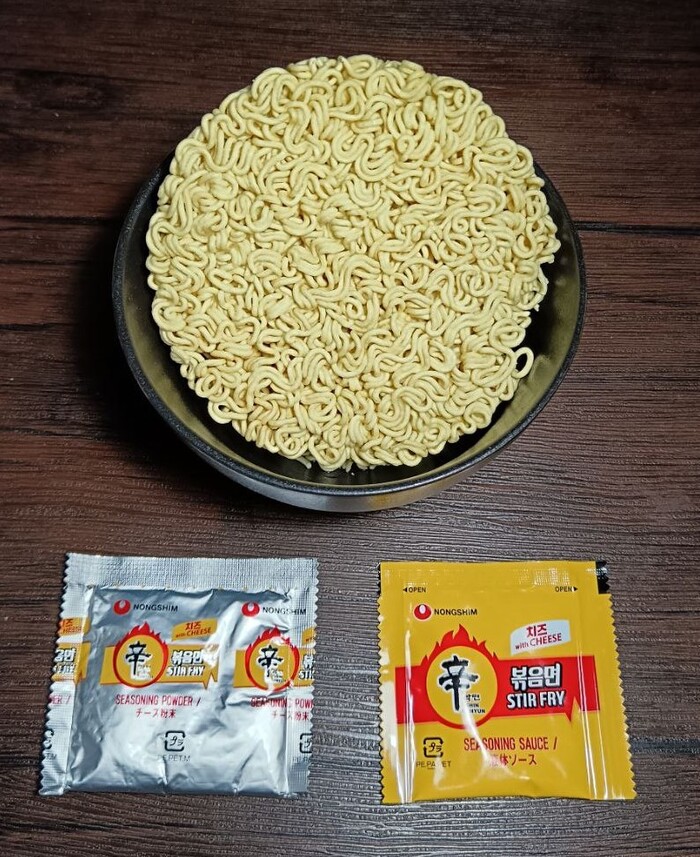     NONGSHIM SHIN RAMYUN STIR FRY cheese , , , , , , , , , , ,   , , , , Cheetos