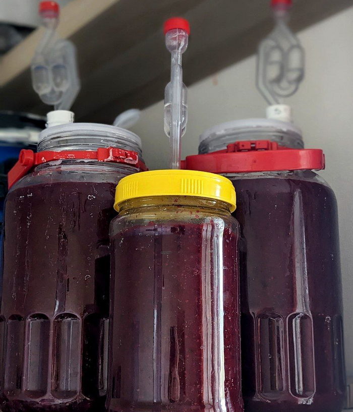 Пробные версии мы делаем в малых количествах. Основную партию будем уже делать в бочках.