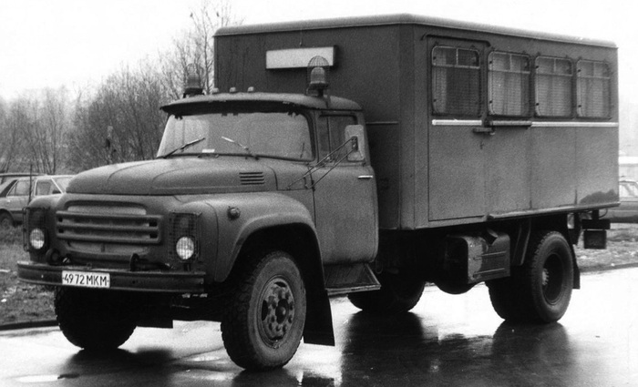 Автомобиль транспортный милицейский SHL-740 выпускал специально для СССР завод специализированных автомобилей FSS SHL (г. Кельце, ПНР). Кузовы типа N-113.01 туда поставлял автобусный завод Autosan.