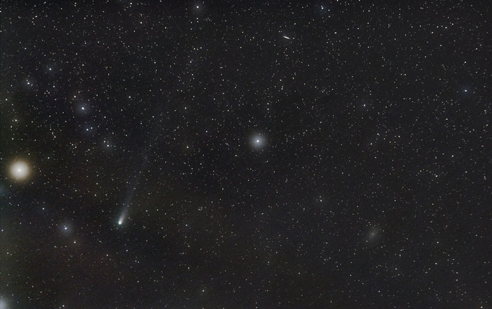 Ореолы вокруг ярких звёзд - как раз следствие рассеяния света в дымке. В правой нижней части кадра галактика м33