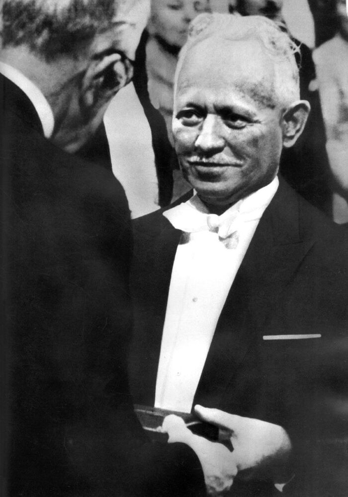 На церемонии вручения Нобелевской премии по литературе 1965 года