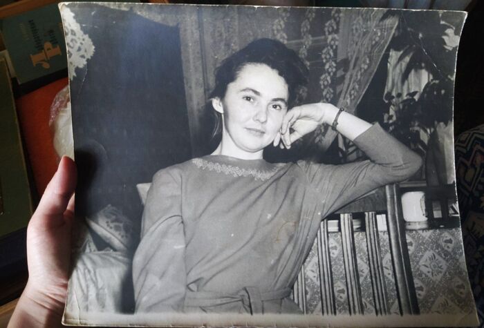 А эта фотография напомнила мне рисунок из Титаника. Фотографировал дедушка, бабушка пьяненькая