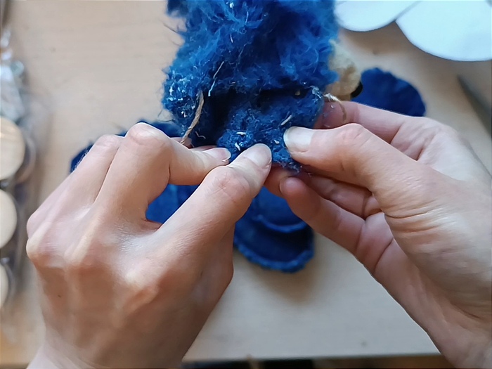 Вытачка на затылке.