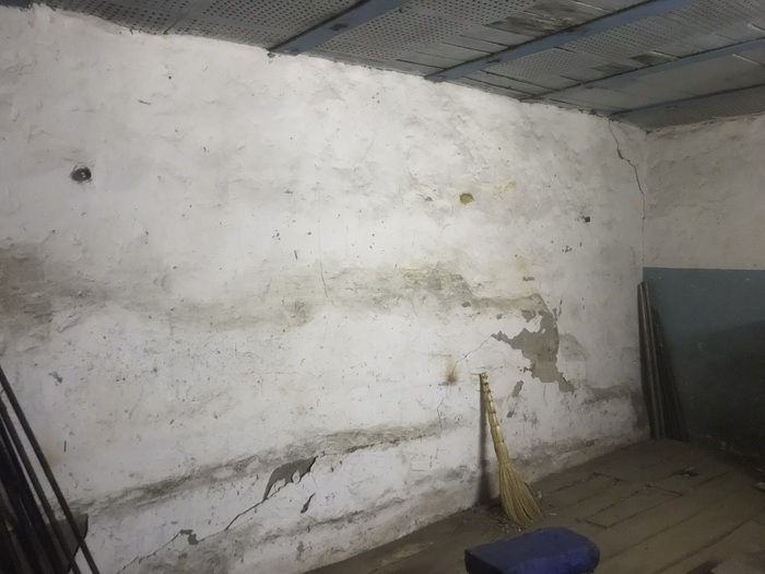 Снес стеллаж.