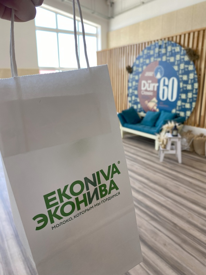 В конце экскурсии дарят вот такие маленькие приятные презенты с фирменной продукцией и магнитиком.