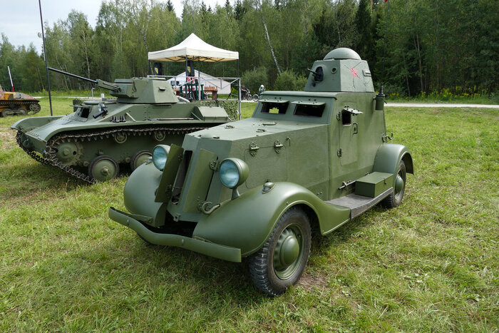 Броневик относится к БА-20 поздних серий.