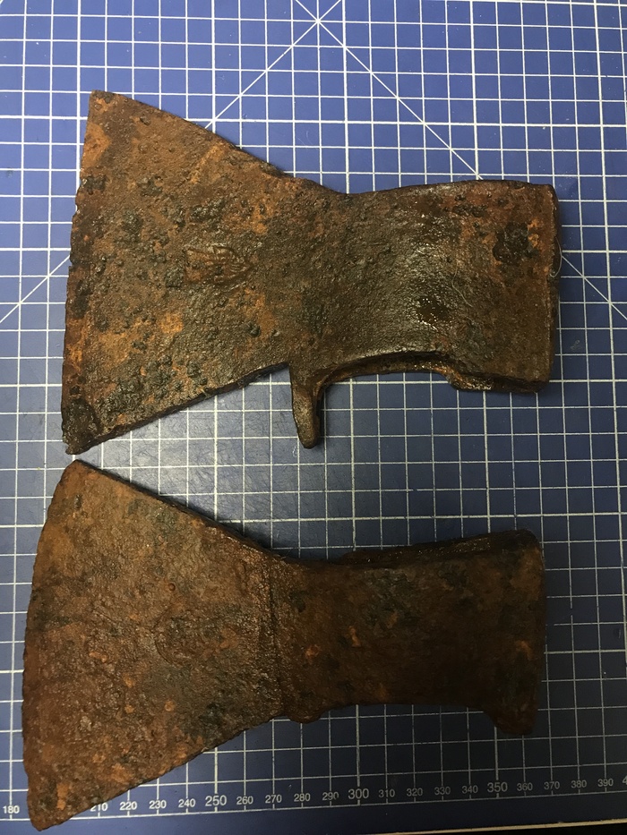 Один был с трещиной.